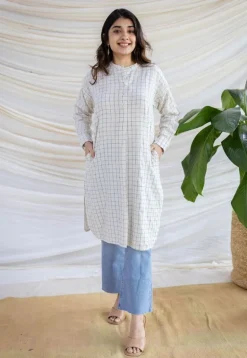 Baani Off White Loose Handwoven Kala Cotton Kurta
