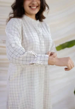 Baani Off White Loose Handwoven Kala Cotton Kurta