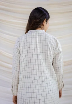 Baani Off White Loose Handwoven Kala Cotton Kurta