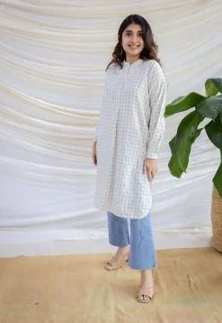 Baani Off White Loose Handwoven Kala Cotton Kurta