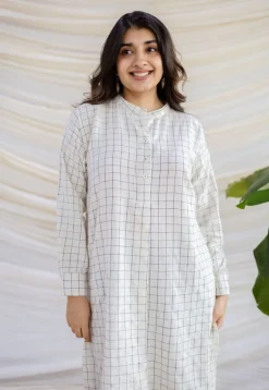 Baani Off White Loose Handwoven Kala Cotton Kurta