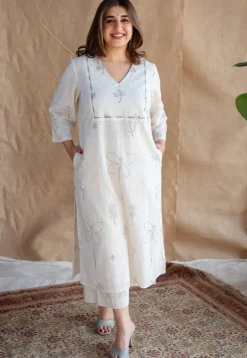 Felza Dabu Slub Cotton Hand Embroidered Kurta