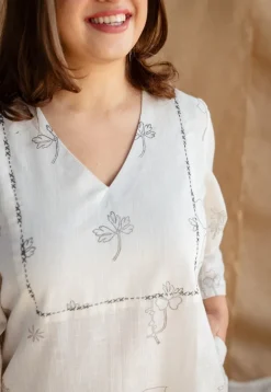 Felza Dabu Slub Cotton Hand Embroidered Kurta