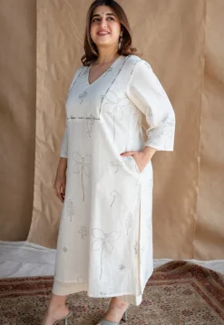 Felza Dabu Slub Cotton Hand Embroidered Kurta