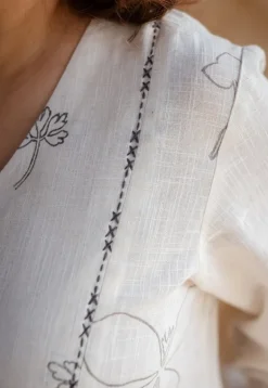Felza Dabu Slub Cotton Hand Embroidered Kurta