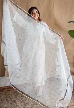 Felza Dabu Slub Cotton Hand Embroidered Kurta