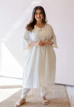 Geet Off White Solid Handloom Cotton Anti-Fit Kurta