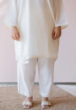 Hina Off White Solid Handloom Cotton Anti-Fit Kurta