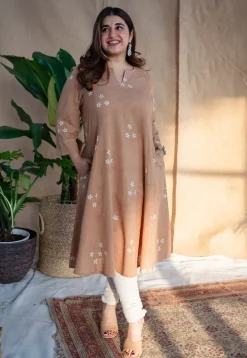 Iffath Dabu Slub Cotton Hand Embroidered Kali Kurta