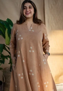 Iffath Dabu Slub Cotton Hand Embroidered Kali Kurta