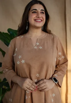 Iffath Dabu Slub Cotton Hand Embroidered Kali Kurta