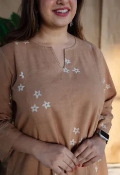 Iffath Dabu Slub Cotton Hand Embroidered Kali Kurta
