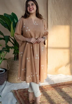 Iffath Dabu Slub Cotton Hand Embroidered Kali Kurta