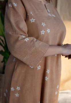 Iffath Dabu Slub Cotton Hand Embroidered Kali Kurta