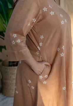 Iffath Dabu Slub Cotton Hand Embroidered Kali Kurta