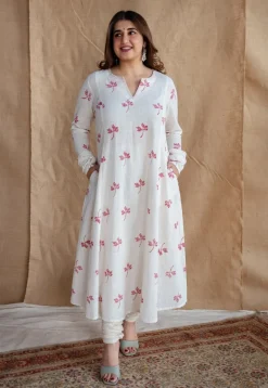 Mashia Dabu Slub Cotton Hand Embroidered Kali Kurta