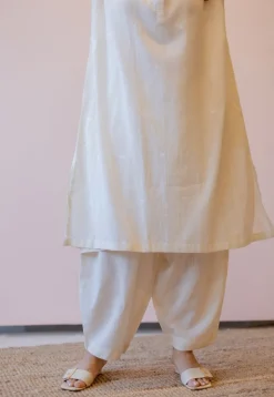 Naina Off White Jamdani Handloom Cotton Anti-Fit Kurta