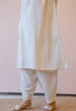 Naina Off White Jamdani Handloom Cotton Anti-Fit Kurta