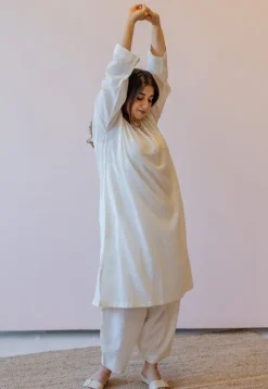 Naina Off White Jamdani Handloom Cotton Anti-Fit Kurta