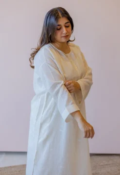 Naina Off White Jamdani Handloom Cotton Anti-Fit Kurta