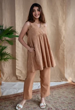 Naziah Dabu Slub Cotton Embroidered Top