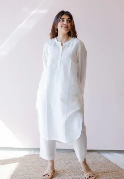Poonam White Solid Handloom Cotton Anti-Fit Kurta