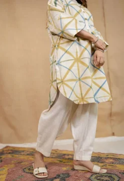 Raiha White Clamp Dyed Linen Cotton Loose Kurta
