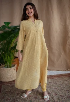 Safira Dabu Slub Cotton Hand Embroidered Kurta