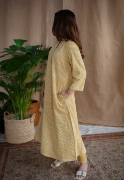 Safira Dabu Slub Cotton Hand Embroidered Kurta