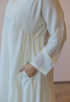 Sana Off White Solid Handloom Cotton Anti-Fit Kurta
