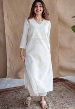 Seira Dabu Slub Cotton Hand Embroidered Kurta