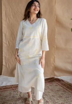 Seira Dabu Slub Cotton Hand Embroidered Kurta