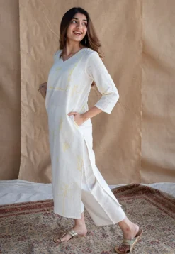 Seira Dabu Slub Cotton Hand Embroidered Kurta