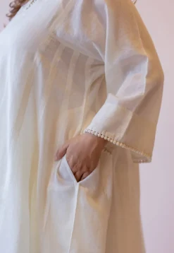 Soha Off White Solid Handloom Cotton Anti-Fit Kurta