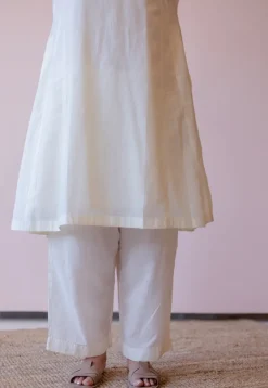 Soha Off White Solid Handloom Cotton Anti-Fit Kurta