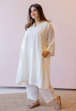 Soha Off White Solid Handloom Cotton Anti-Fit Kurta