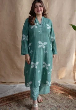 Yahna Green Straight Dabu Slub Cotton Co-ord Set with Hand Embroidery (Set of 2)