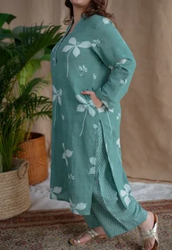 Yahna Green Straight Dabu Slub Cotton Co-ord Set with Hand Embroidery (Set of 2)