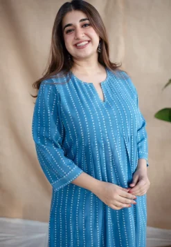 Yahvi Dabu Slub Cotton Hand Embroidered Kurta