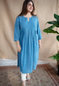 Yahvi Dabu Slub Cotton Hand Embroidered Kurta