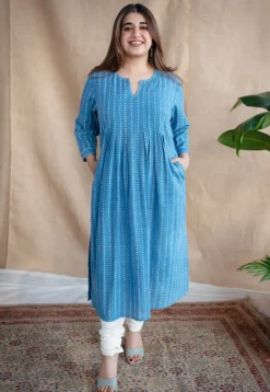 Yahvi Dabu Slub Cotton Hand Embroidered Kurta