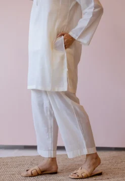 Yashi Off White Solid Handloom Cotton Straight Pant
