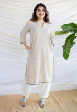 Zahira Off White Jamdani Handwoven Cotton Straight Kurta