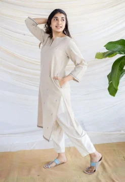 Zahira Off White Jamdani Handwoven Cotton Straight Kurta