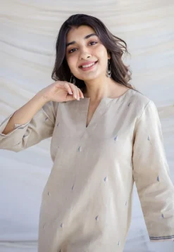 Zahira Off White Jamdani Handwoven Cotton Straight Kurta